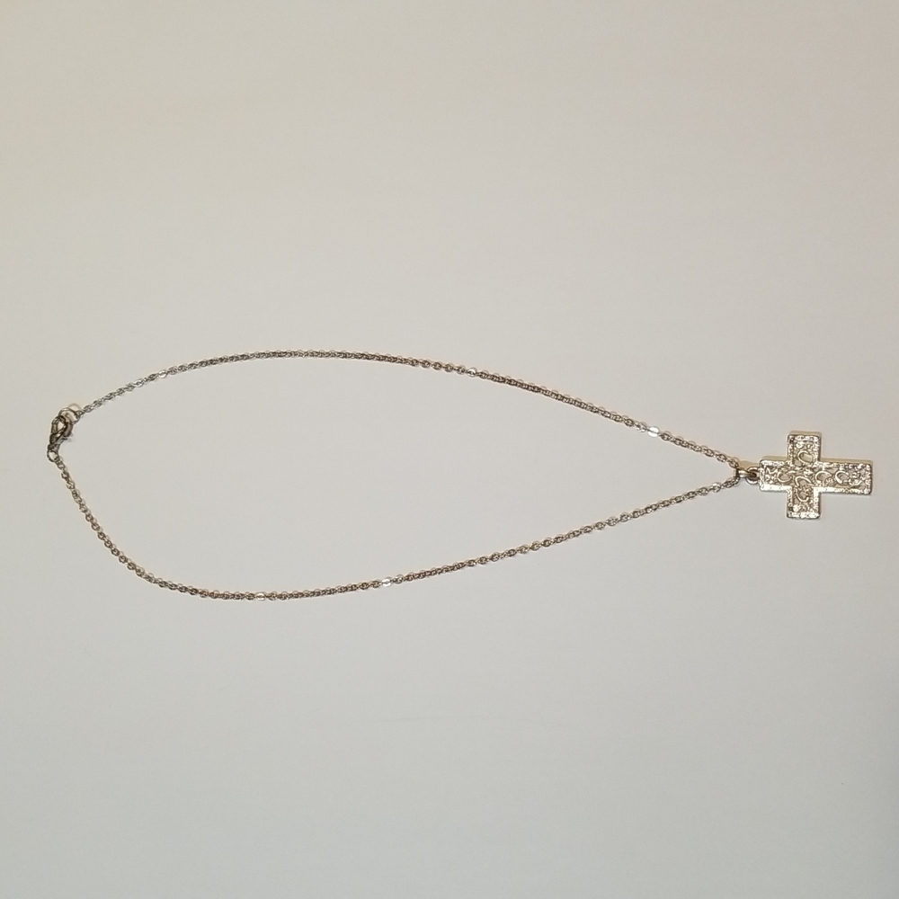 Beautiful silver chain necklace with silver cross pendant, NWOT